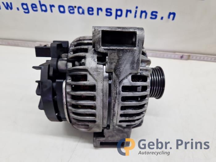 Dynamo van een Mercedes-Benz C Combi (S203) 2.6 C-240 18V 2001
