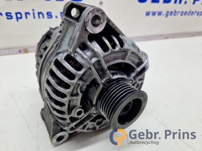 Dynamo van een Mercedes-Benz C Combi (S203) 2.6 C-240 18V 2001