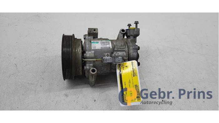 Usagé Compresseur de clim Renault Modus/Grand Modus (JP) 1.6 16V Prix € 60,00 Règlement à la marge proposé par Autorec. Gebr. Prins b.v.