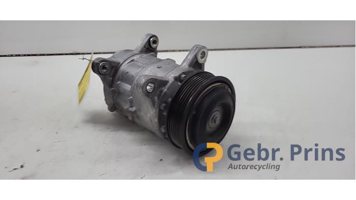 Usagé Compresseur de clim BMW 1 serie (F20) 118d 2.0 16V Prix € 100,00 Règlement à la marge proposé par Autorec. Gebr. Prins b.v.