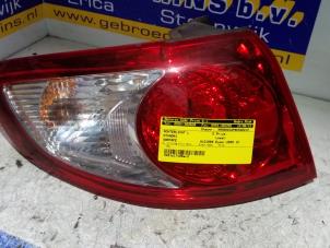 Używane Tylne swiatlo pozycyjne lewe Hyundai Santa Fe II (CM) 2.2 CRDi 16V 4x2 Cena € 35,00 Procedura marży oferowane przez Autorec. Gebr. Prins b.v.