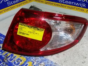 Używane Tylne swiatlo pozycyjne prawe Hyundai Santa Fe II (CM) 2.2 CRDi 16V 4x2 Cena € 35,00 Procedura marży oferowane przez Autorec. Gebr. Prins b.v.