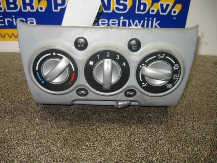 Panel de control de calefacción de un Suzuki Alto (GF) 1.0 12V 2010