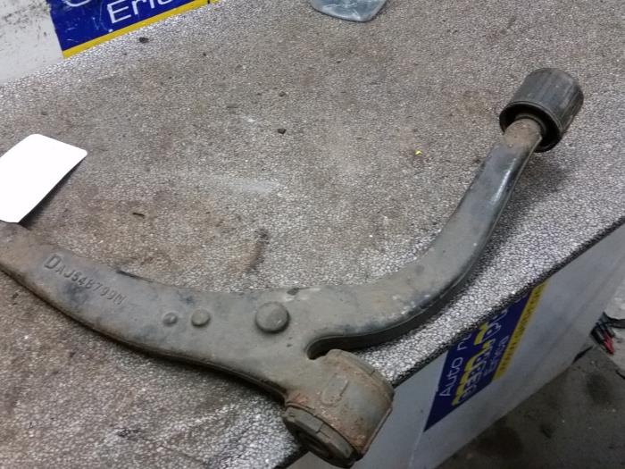 Front lower wishbone, right from a Peugeot 607 (9D/U) 2.2 HDi 16V FAP 2006