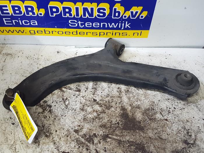 Front lower wishbone, left from a Renault Clio III (BR/CR) 1.2 16V 75 2008