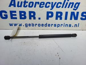 Used Rear gas strut, left Audi TT Roadster (8N9) 1.8 20V Turbo Price € 15,00 Margin scheme offered by Autorec. Gebr. Prins b.v.
