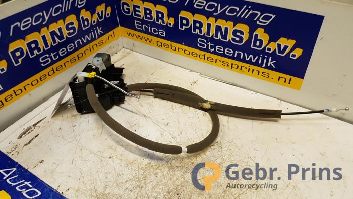 Nissan Qashqai Door lock mechanisms 4door, front left stock