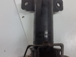 Used Front shock absorber rod, right Dacia Duster (HS) 1.6 16V Price € 50,00 Margin scheme offered by Autorec. Gebr. Prins b.v.