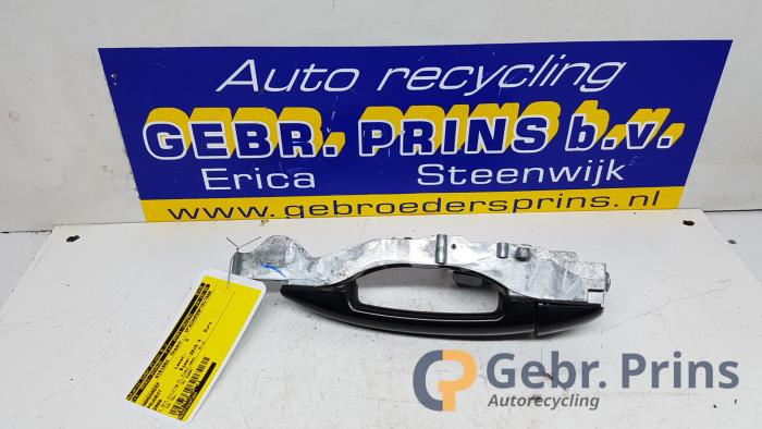Gebrauchte Handgriff Peugeot 2008 (CU) 1.2 Vti 12V PureTech 82 Preis € 30,00 Margenregelung angeboten von Autorec. Gebr. Prins b.v.