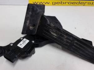 Used Accelerator pedal Kia Sorento Price € 40,00 Margin scheme offered by Autorec. Gebr. Prins b.v.
