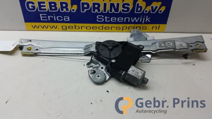 Usados Motor de ventanilla de puerta Peugeot 308 SW (4E/H) 1.6 HDiF 16V Precio € 30,00 Norma de margen ofrecido por Autorec. Gebr. Prins b.v.