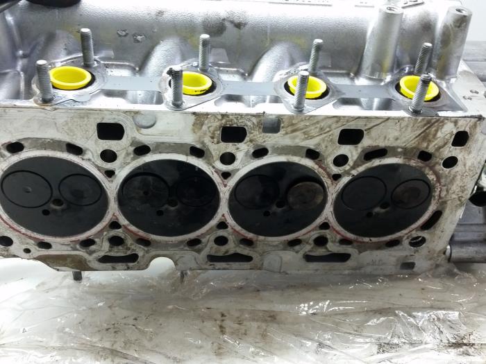 Cylinder head from a Renault Clio IV Estate/Grandtour (7R) 1.5 Energy dCi 90 FAP 2016