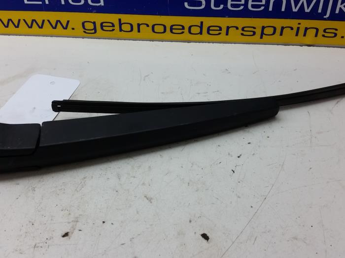 Rear wiper arm from a BMW 3 serie Touring (E91) 330d 24V 2006