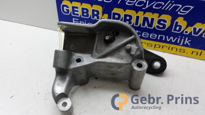 Engine mount Volvo V40 2.0 T2 16V - 31359637 B4204T38