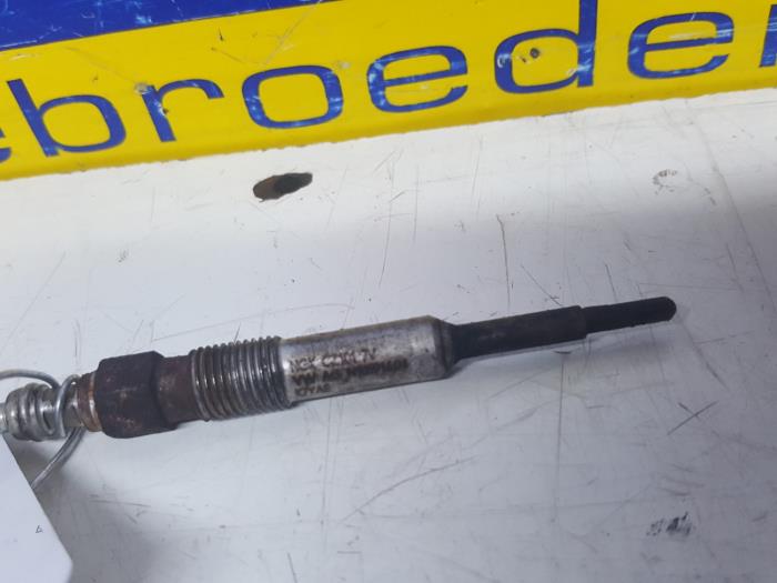 Glow plug from a Volkswagen Polo IV (9N1/2/3) 1.4 TDI 70 2009