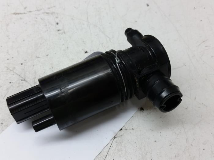 Windscreen washer pump from a Volvo V40 (MV) 1.6 D2 2013