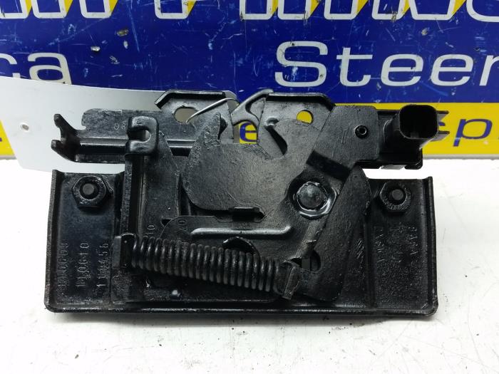 Mechanizm zamka pokrywy silnika z Ford Fiesta 6 (JA8) 1.5 TDCi 2015