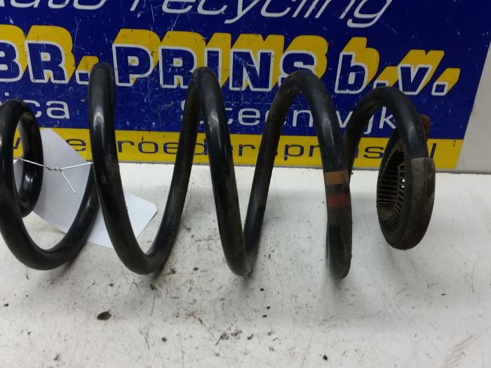 Rear coil spring from a Renault Modus/Grand Modus (JP) 1.6 16V 2011