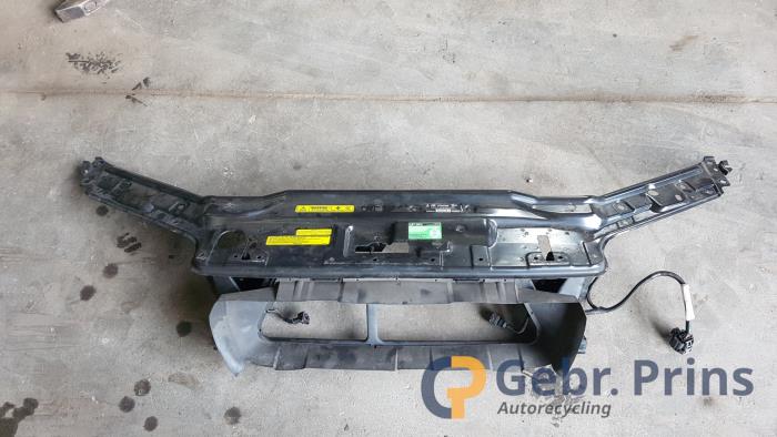 Używane Panel przedni Volvo XC70 (SZ) XC70 2.4 D5 20V Cena € 40,00 Procedura marży oferowane przez Autorec. Gebr. Prins b.v.