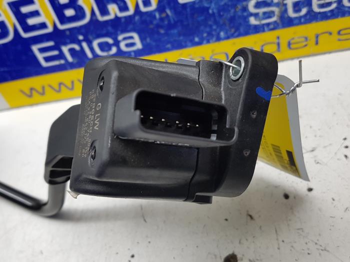 Accelerator pedal from a Citroën C5 III Tourer (RW) 2.2 HDiF 16V 200 2011