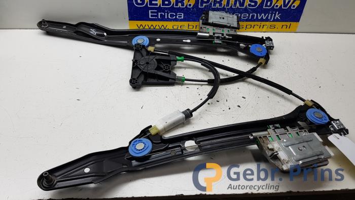 Window lifting mechanism without motor