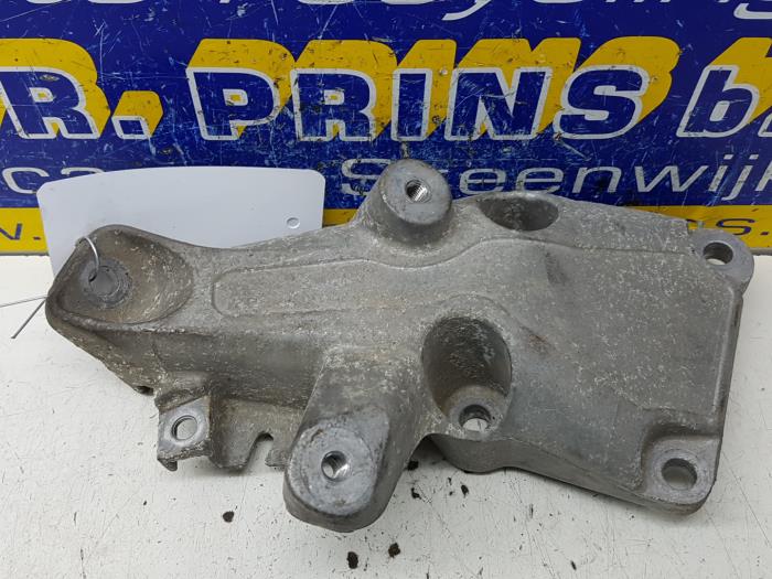 Engine mount from a BMW 3 serie (E90) 316i 16V 2009