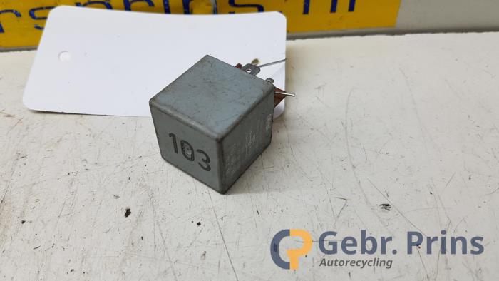 Glow plug relay Volkswagen Golf 357911253B
