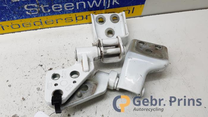 Gebrauchte Scharnier- Set Peugeot Partner (GC/GF/GG/GJ/GK) 1.6 HDI 90 Preis € 24,20 Mit Mehrwertsteuer angeboten von Autorec. Gebr. Prins b.v.