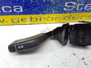 Usados Interruptor de indicador de dirección Opel Combo (Corsa C) 1.7 DI 16V Precio € 10,00 Norma de margen ofrecido por Autorec. Gebr. Prins b.v.