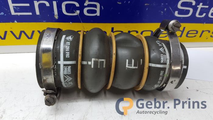 Gebrauchte Intercooler Schlauch Citroen C3 (SC) 1.6 HDi 92 Preis € 15,00 Margenregelung angeboten von Autorec. Gebr. Prins b.v.