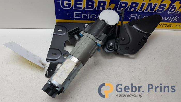 Używane Silnik tylnej klapy Audi A7 Sportback (4GA/4GF) 3.0 TDI V6 24V Quattro Cena € 50,00 Procedura marży oferowane przez Autorec. Gebr. Prins b.v.