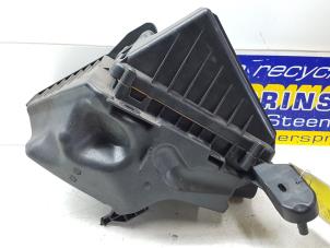 Używane Obudowa filtra powietrza Renault Twingo III (AH) 1.0 SCe 70 12V Cena € 40,00 Procedura marży oferowane przez Autorec. Gebr. Prins b.v.