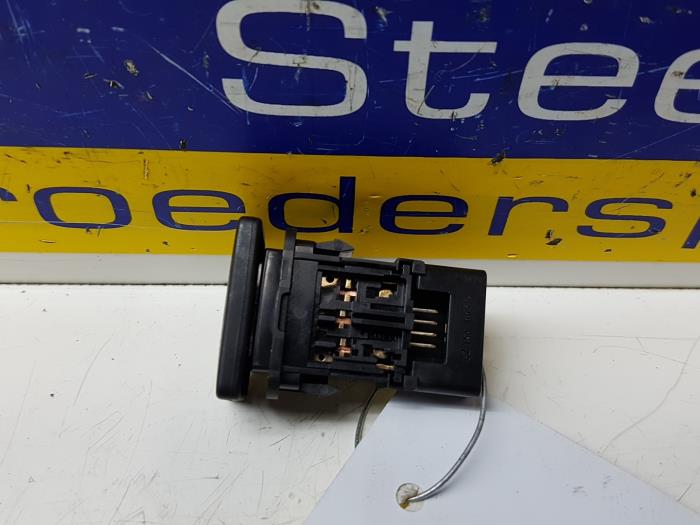 Start/stop switch from a Peugeot 108 1.0 12V 2015