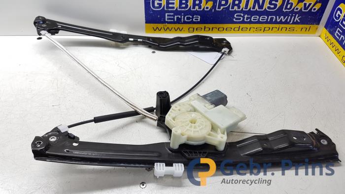 Door electric window regulator