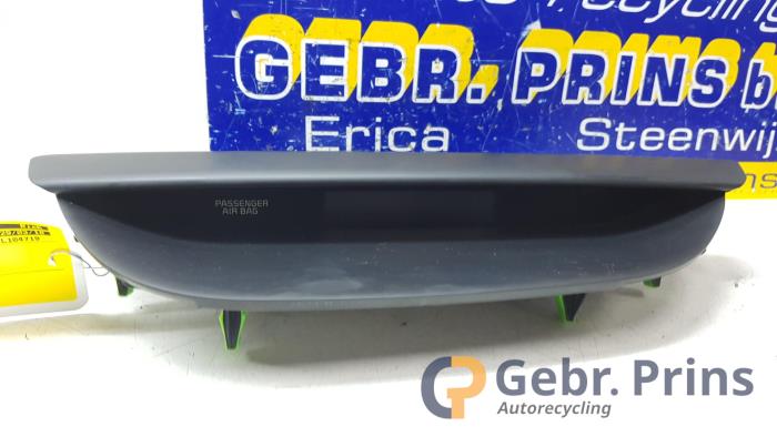 Begagnade Innerdisplay Kia Ceed Pris € 25,00 Marginaltabell erbjuds av Autorec. Gebr. Prins b.v.