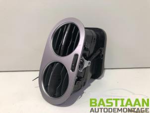 Usagé Grille aération tableau de bord Volkswagen Tiguan (5N1/2) 2.0 TDI 16V Blue Motion Prix € 24,00 Règlement à la marge proposé par Bastiaan Autodemontage