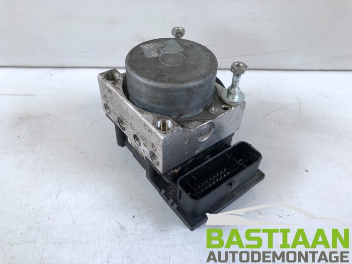 Begagnade ABS-pump Ford Ka II 1.2 Pris € 36,00 Marginaltabell erbjuds av Bastiaan Autodemontage