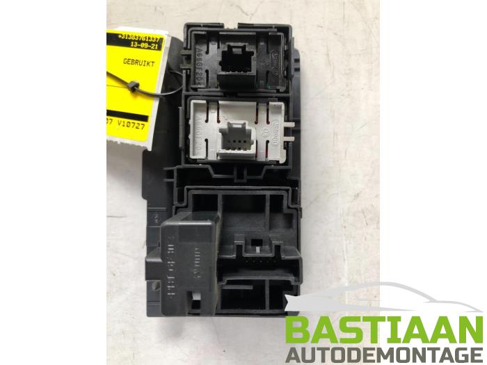 Switch (miscellaneous) from a Renault Laguna III Estate (KT) 1.5 dCi 110 FAP 2011