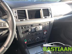 Used Radio Opel Signum (F48) 2.2 direct 16V Price € 48,00 Margin scheme offered by Bastiaan Autodemontage