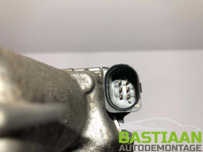 Spjällhus från en Ford Fiesta 6 (JA8) 1.6 16V PowerShift 2013