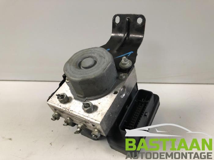 Begagnade ABS-pump Mitsubishi Space Star (A0) 1.0 12V Pris € 58,00 Marginaltabell erbjuds av Bastiaan Autodemontage