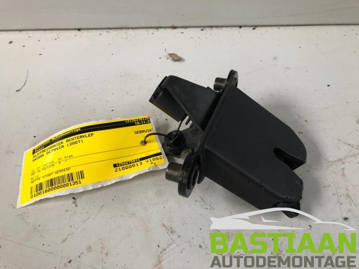 Mécanique de verrouillage hayon d'un Skoda Octavia (1Z3) 1.9 TDI 2007