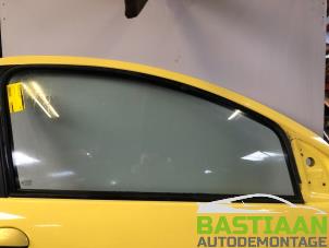 Usados Ventanilla de puerta de 2 puertas derecha Peugeot 107 1.0 12V Precio € 33,00 Norma de margen ofrecido por Bastiaan Autodemontage