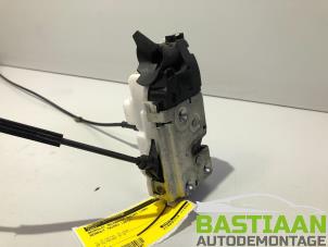 Gebrauchte Türschlossmechanik 2-türig links Renault Twingo II (CN) 1.2 16V Preis € 19,00 Margenregelung angeboten von Bastiaan Autodemontage