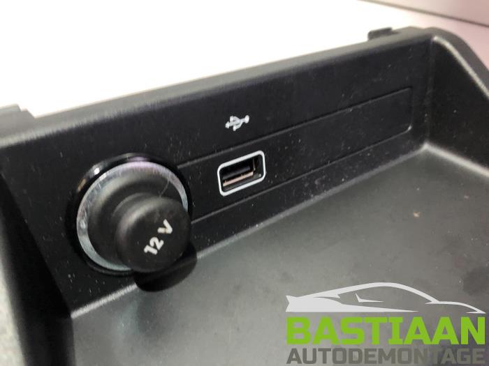 Zlacze AUX/USB z Skoda Fabia III (NJ3) 1.0 12V 2020