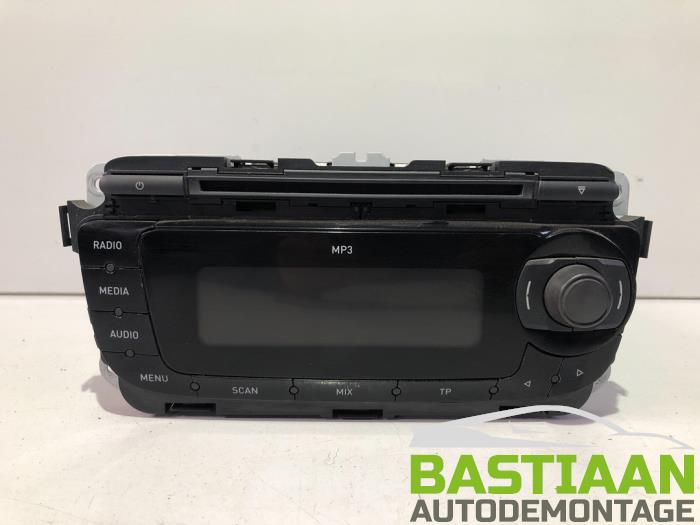 Używane Radio Seat Altea (5P1) 1.2 TSI Cena € 95,00 Procedura marży oferowane przez Bastiaan Autodemontage