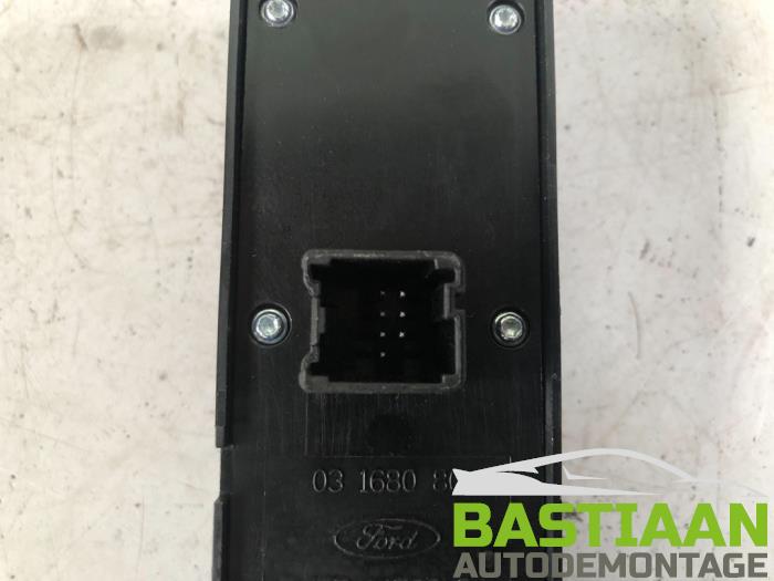 Usados Interruptor combinado de ventanillas Ford Focus 2 Wagon 1.8 16V Precio € 24,99 Norma de margen ofrecido por Bastiaan Autodemontage