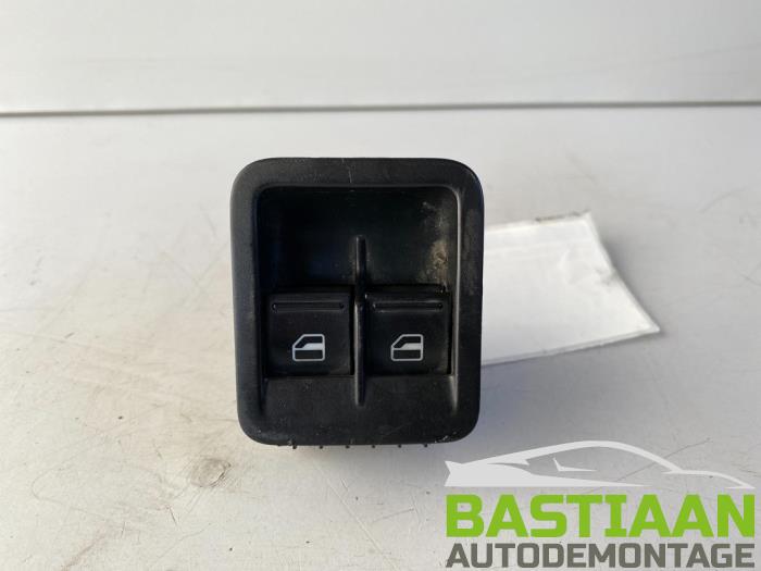 Usados Interruptor combinado de ventanillas Volkswagen Polo V (6R) 1.2 TDI 12V BlueMotion Precio € 9,99 Norma de margen ofrecido por Bastiaan Autodemontage