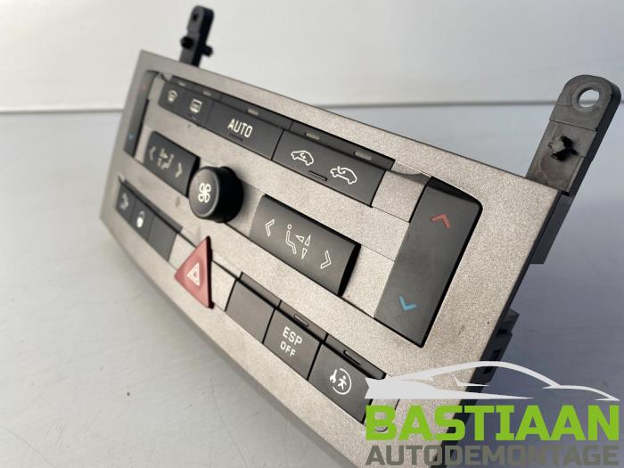Heater control panel from a Peugeot 407 SW (6E) 2.0 16V 2005