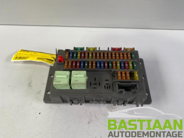 Begagnade Säkringsbox BMW Mini (R50/53) 1.6 16V One Pris € 49,99 Marginaltabell erbjuds av Bastiaan Autodemontage